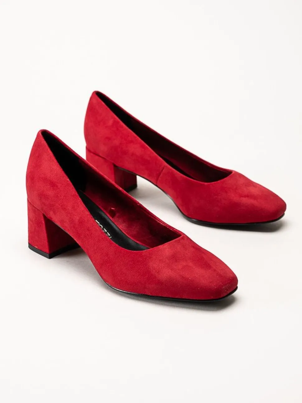 Marco Tozzi - Röda pumps i mockaimitation
