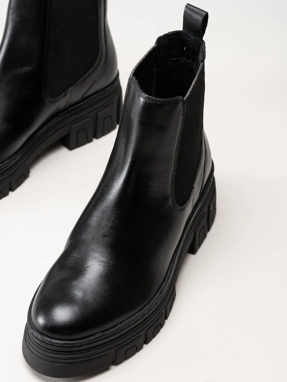 Marco Tozzi - Svarta chelsea boots i skinn
