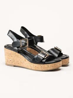 Marco Tozzi - Svarta kilsandaletter i skinnimitation