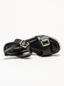Marco Tozzi - Svarta kilsandaletter i skinnimitation