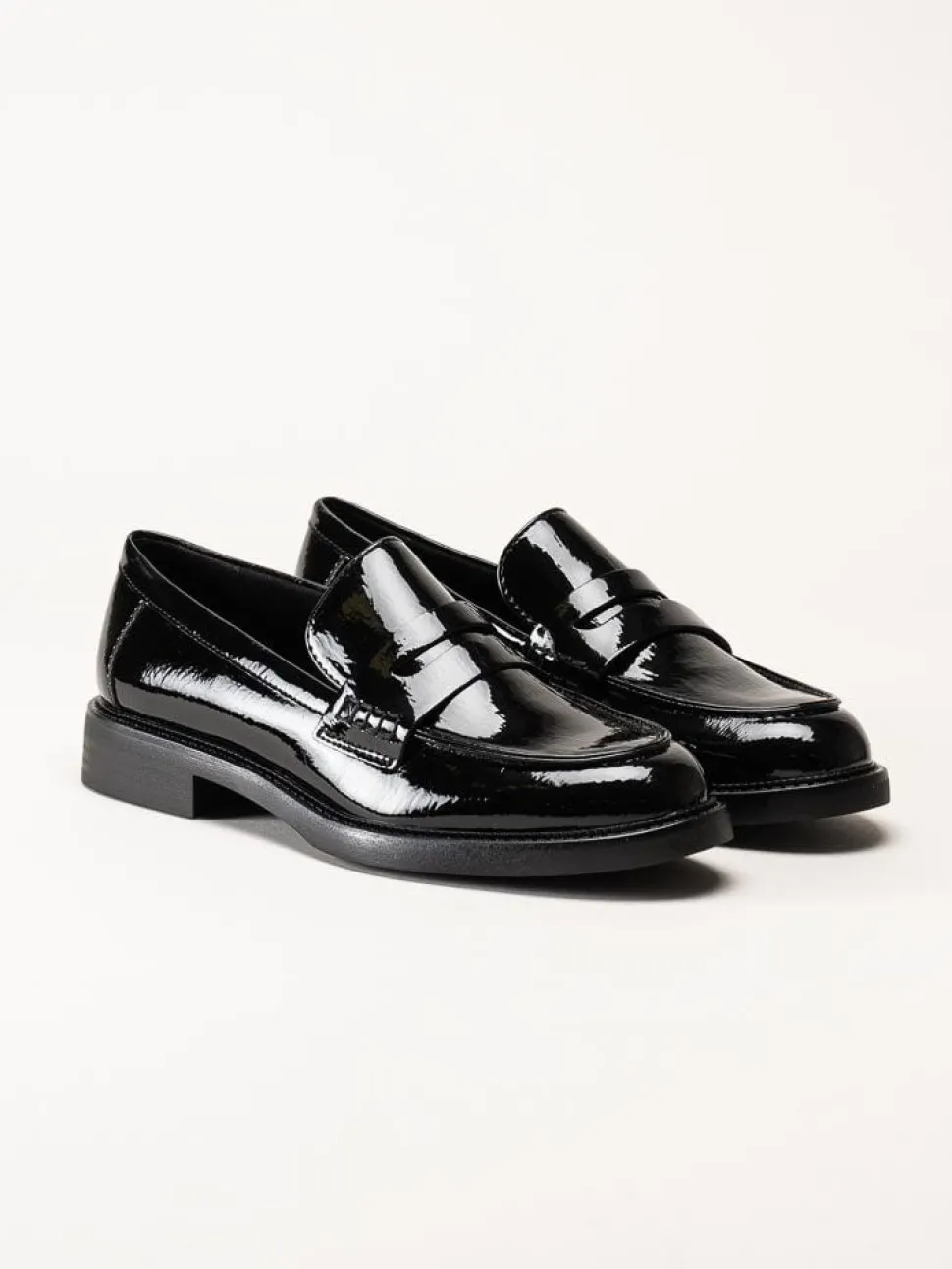 Marco Tozzi - Svarta loafers i syntetlack