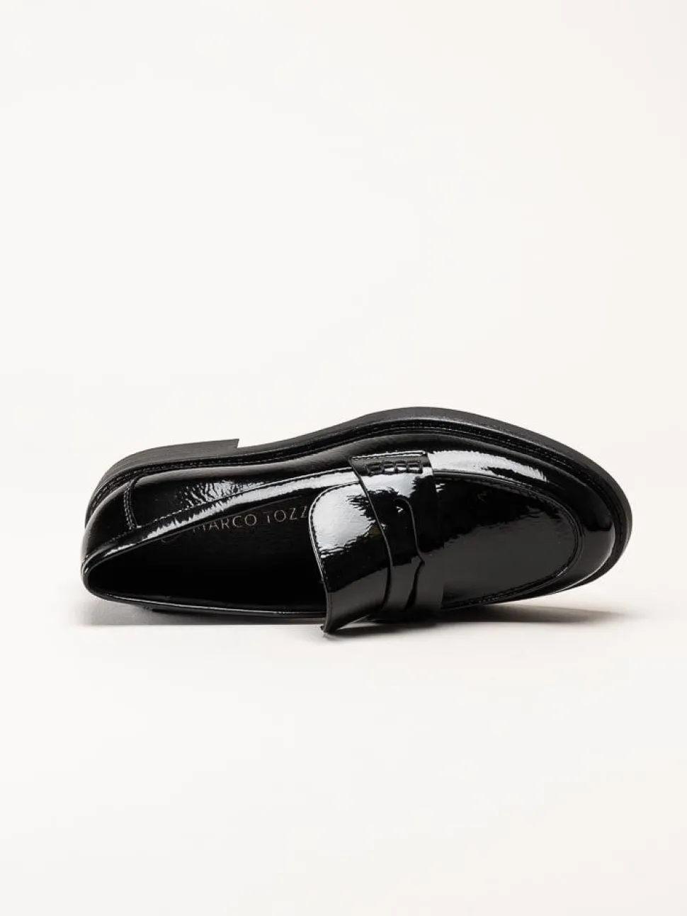 Marco Tozzi - Svarta loafers i syntetlack
