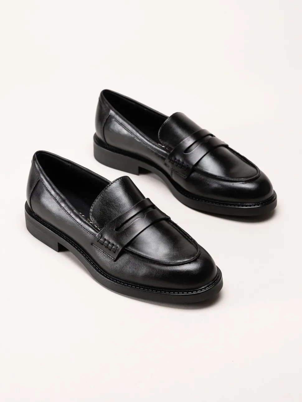 Marco Tozzi - Svarta loafers i skinn