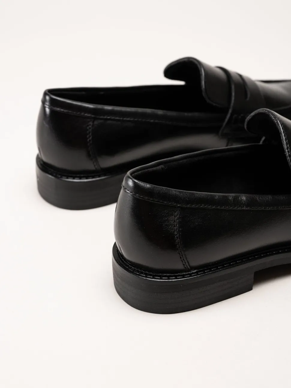 Marco Tozzi - Svarta loafers i skinn