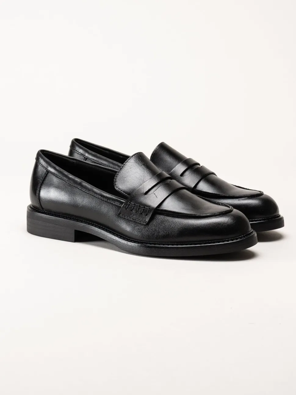 Marco Tozzi - Svarta loafers i skinn