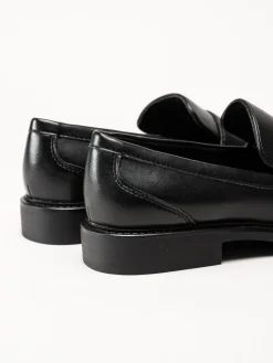 Marco Tozzi - Svarta loafers i skinnimitation