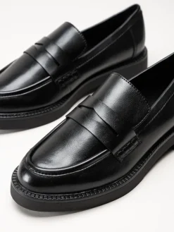 Marco Tozzi - Svarta loafers i skinnimitation