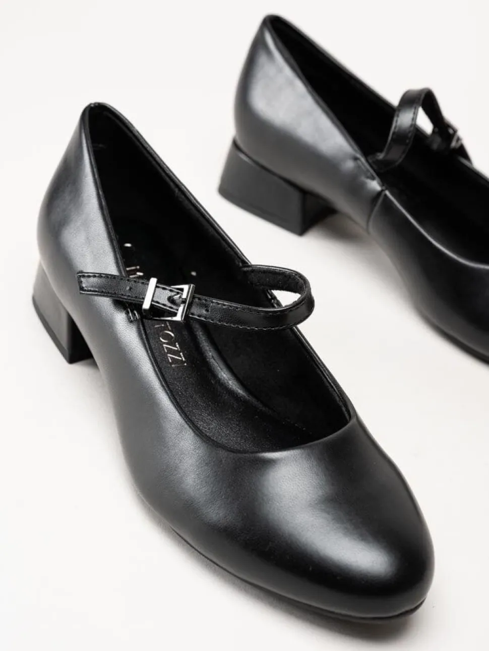 Marco Tozzi - Svarta pumps i skinnimitation