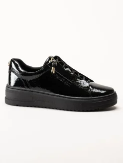 Marco Tozzi - Svarta sneakers i syntetlack med gulddetaljer