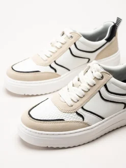 Marco Tozzi - Vita sneakers med beige detaljer