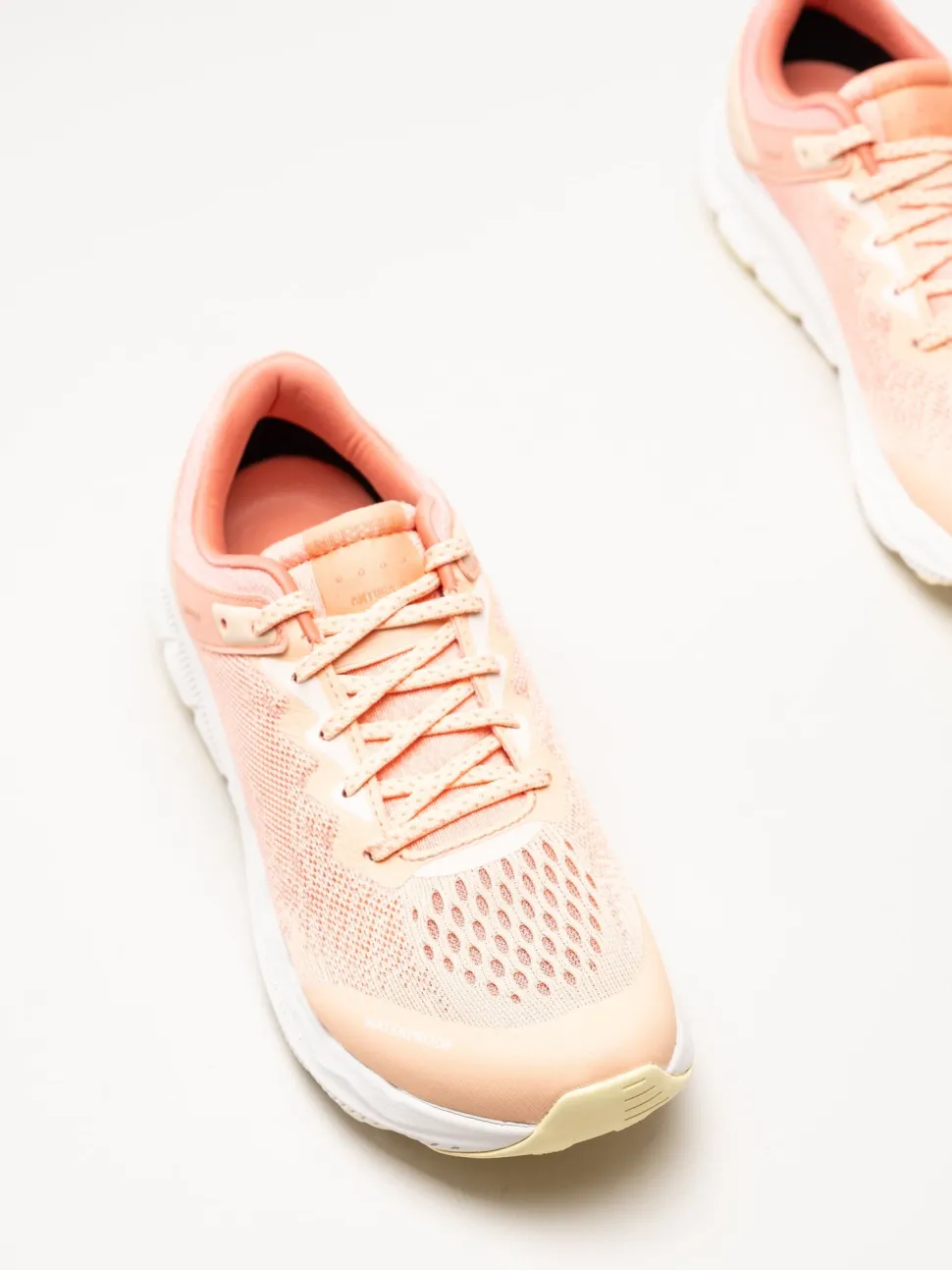 Merrell - Antora 4 waterproof - Korallfärgade sneakers i mesh