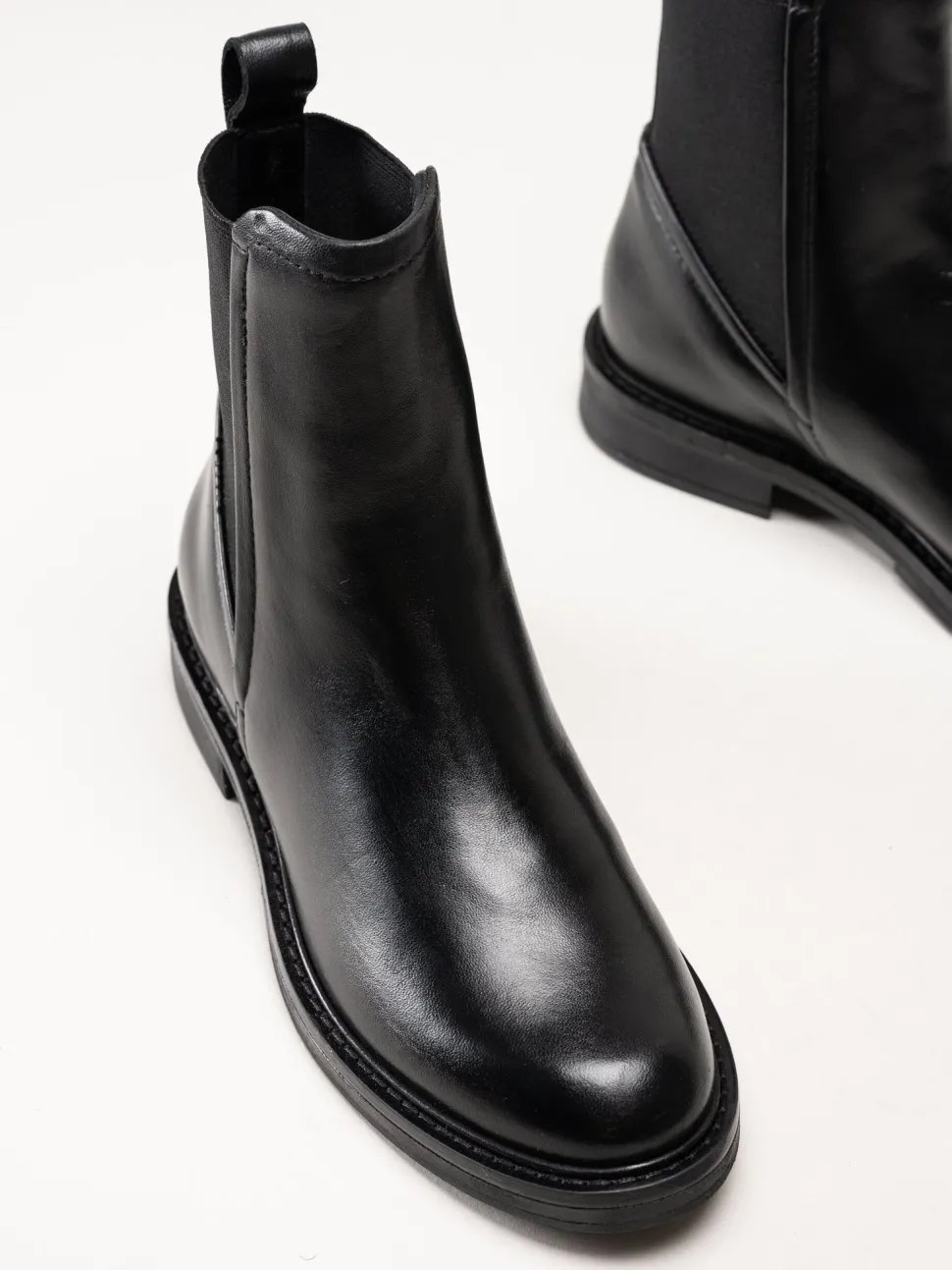 Mjus - Fabia - Svarta chelsea boots i skinn