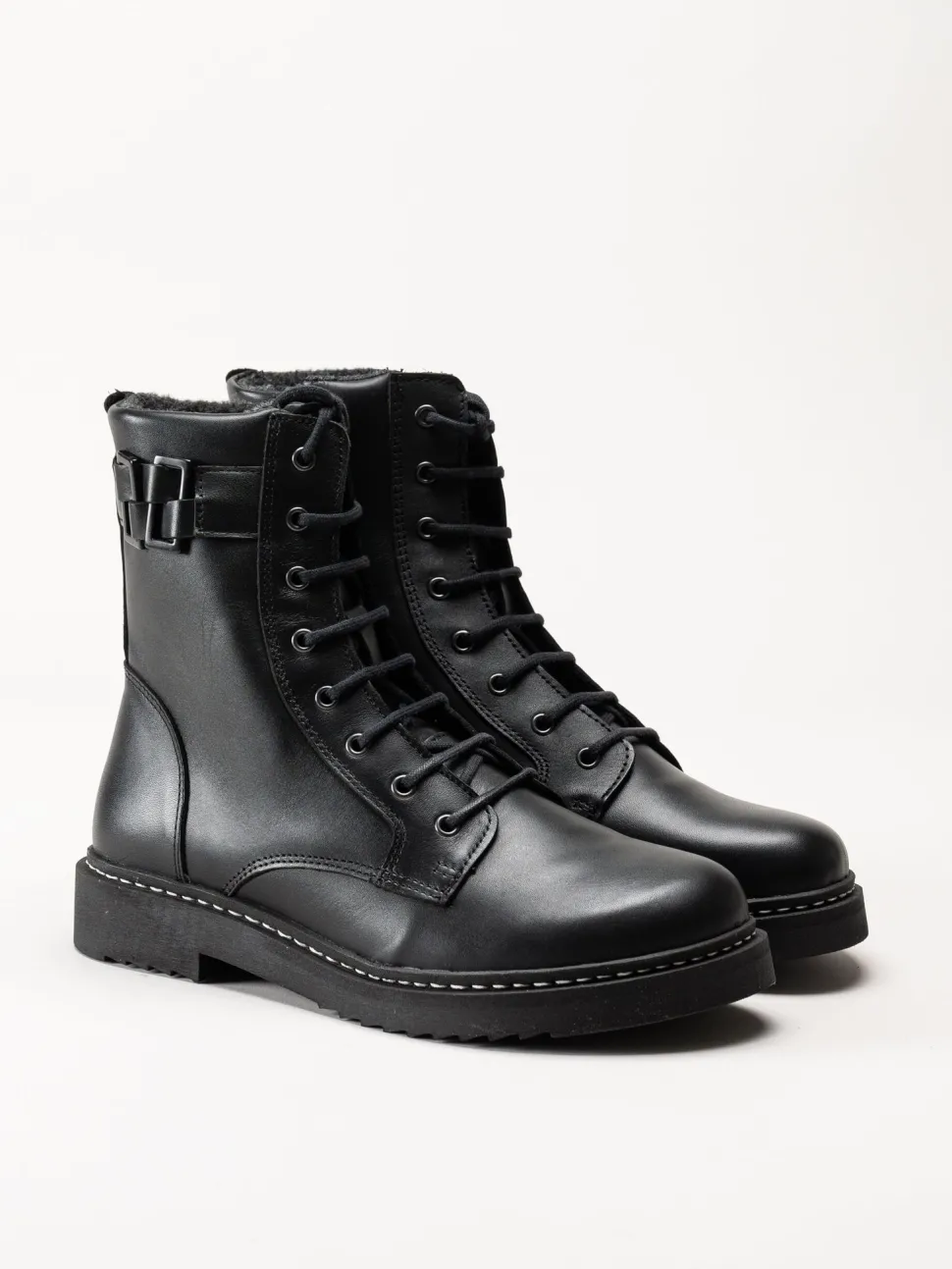 New Feet - Svarta kängor i skinn med Tex-membran
