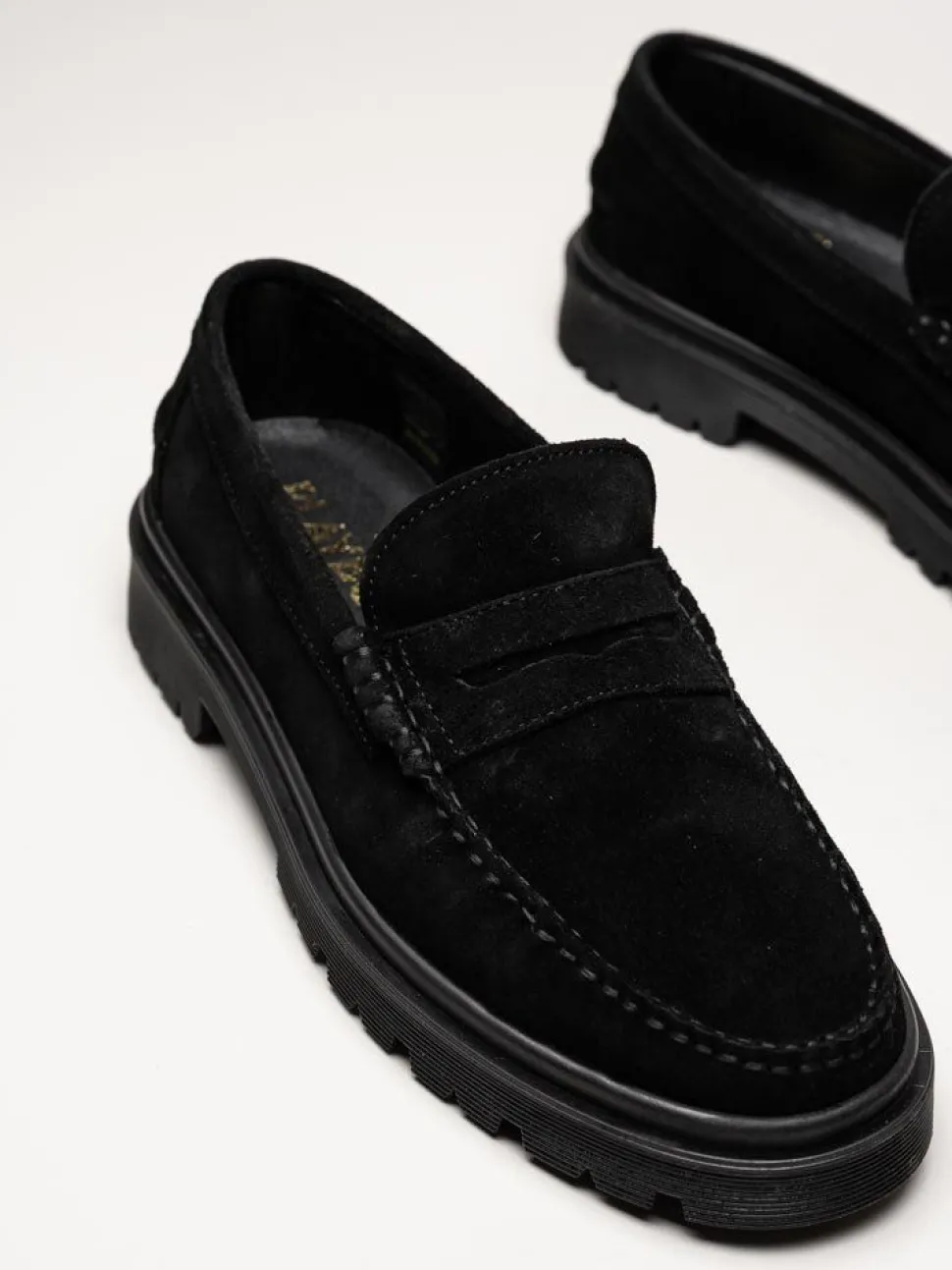 Playboy Footwear - Austin - Svarta loafers i mocka