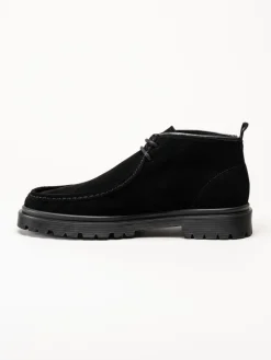 Playboy Footwear - Cowen - Svarta kängor i mocka