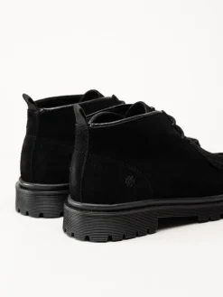 Playboy Footwear - Cowen - Svarta kängor i mocka