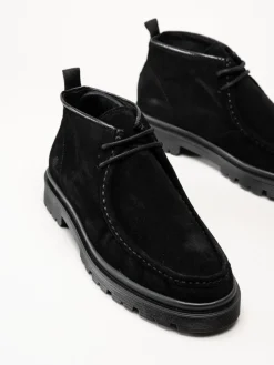 Playboy Footwear - Cowen - Svarta kängor i mocka