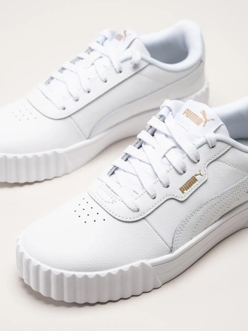 Puma - Carina 3.0 - Vita sneakers i skinnimitation