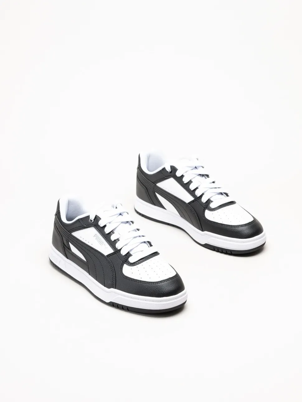 Puma - Caven III - Svartvita sneakers i skinnimitation