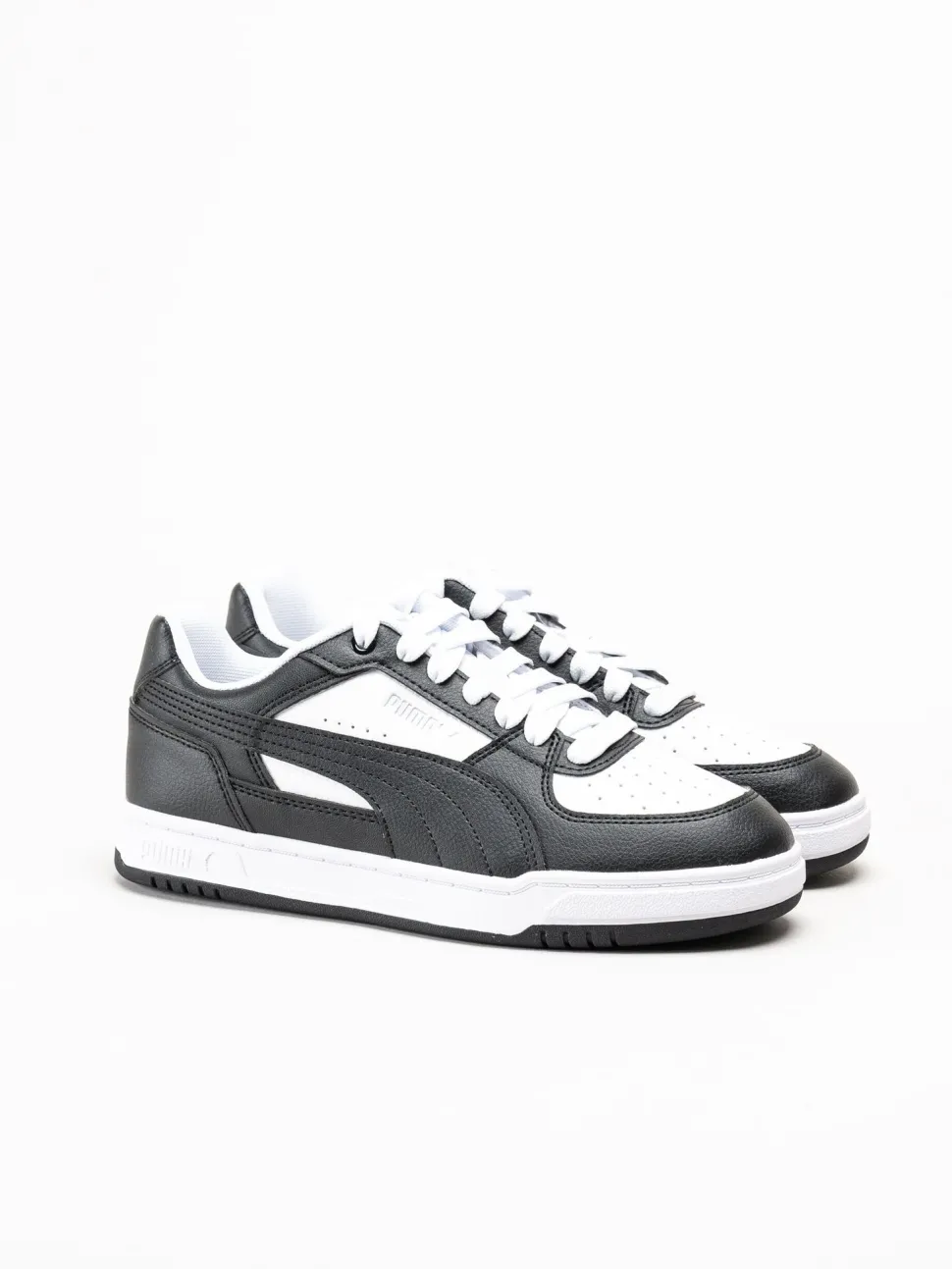 Puma - Caven III - Svartvita sneakers i skinnimitation