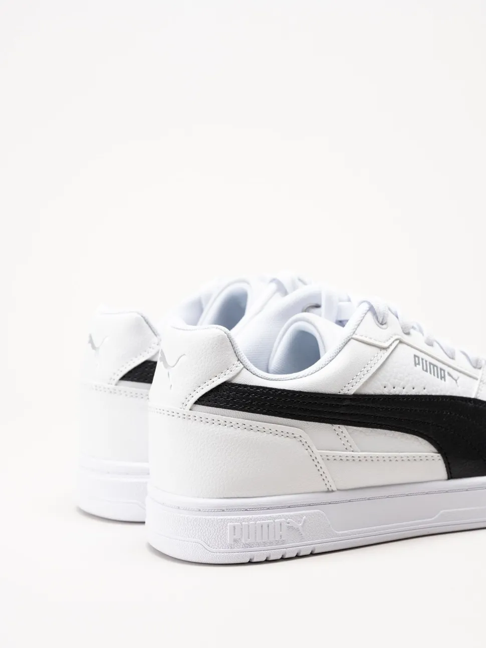 Puma - Caven III - Vita sneakers i skinnimitation