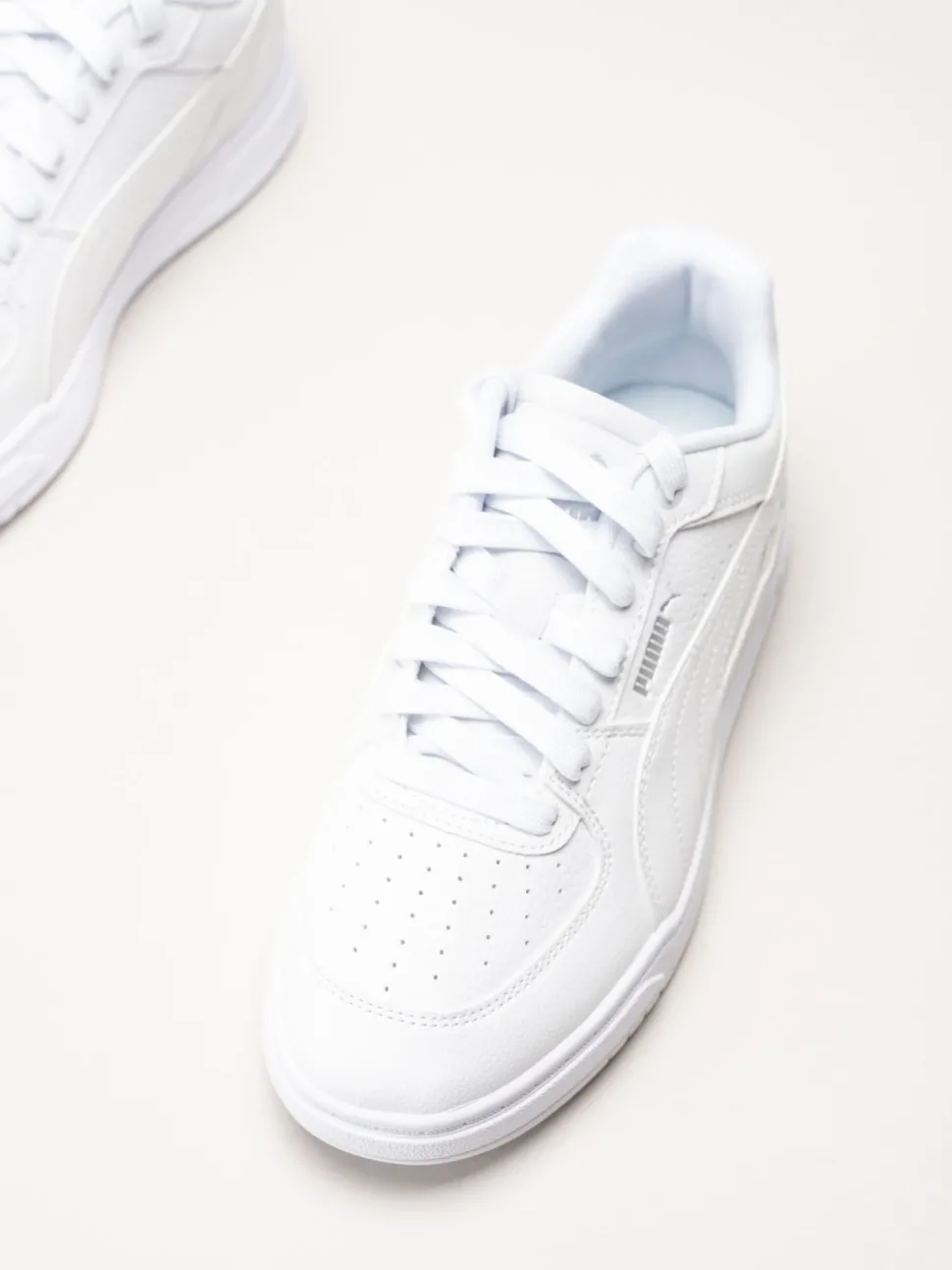Puma - Caven III - Vita sneakers i skinnimitation