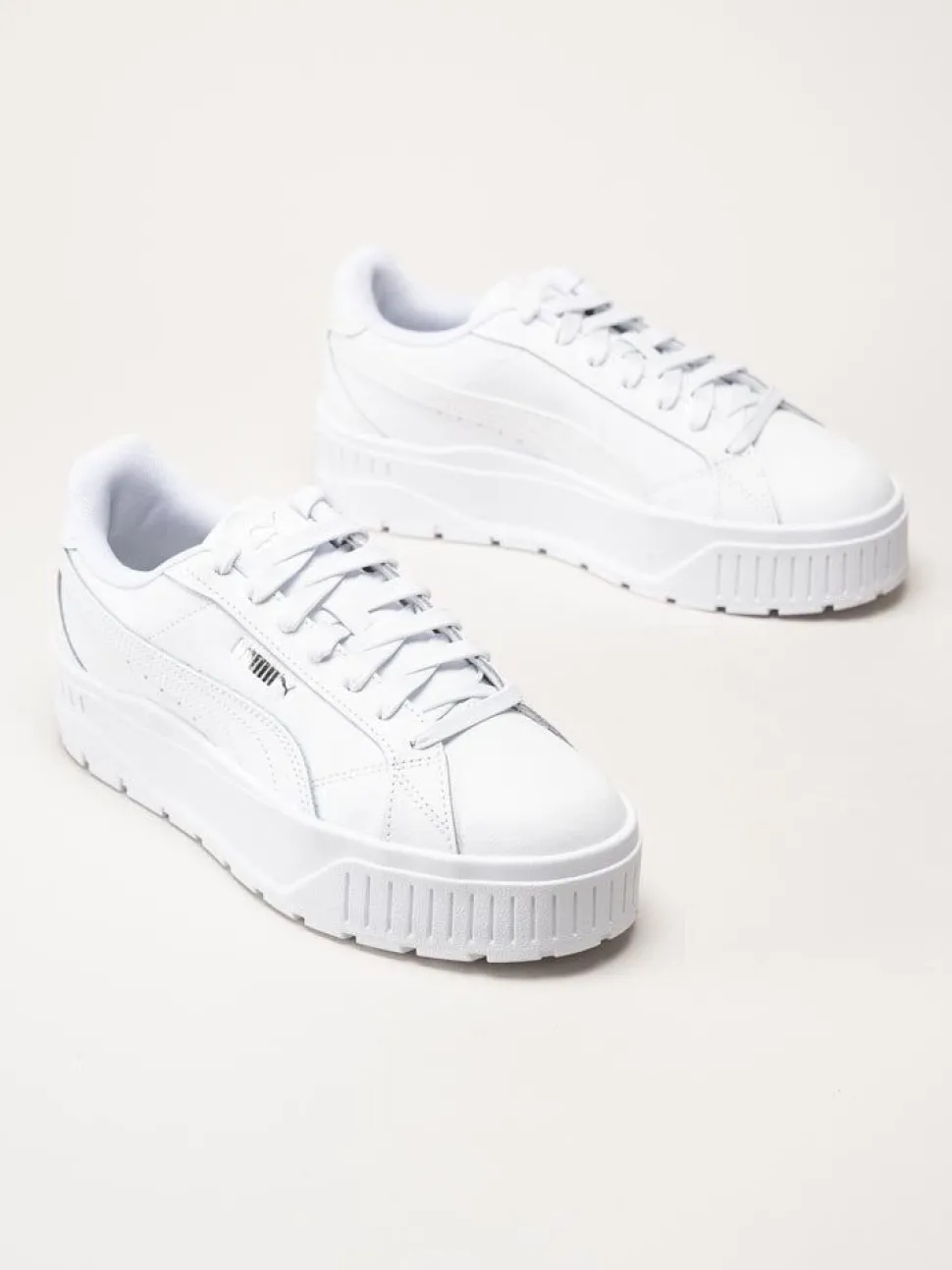 Puma - Karmen II L - Vita platåsneakers i skinn