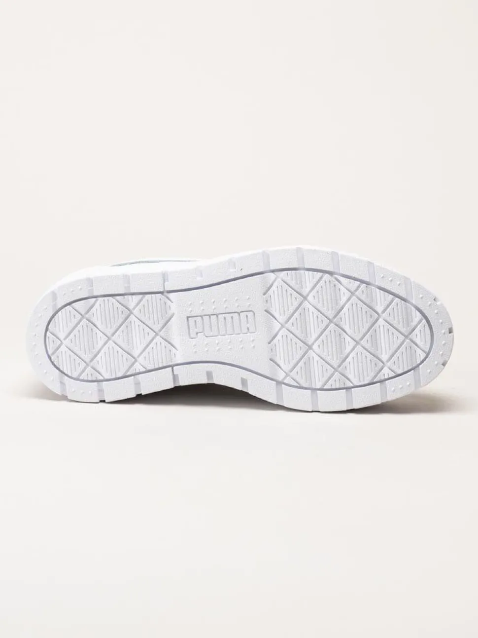 Puma - Karmen II L - Vita platåsneakers i skinn