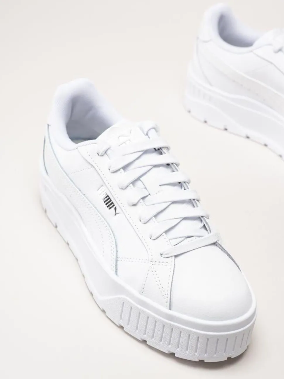 Puma - Karmen II L - Vita platåsneakers i skinn