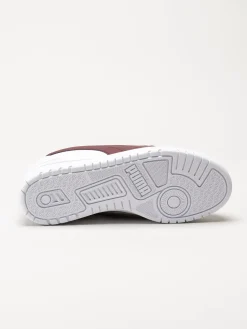 Puma - Shuffle Downtown - Vita sneakers med vinröda partier