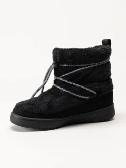 Puma - Snowbae Suede Wns - Svarta boots i fuskpäls