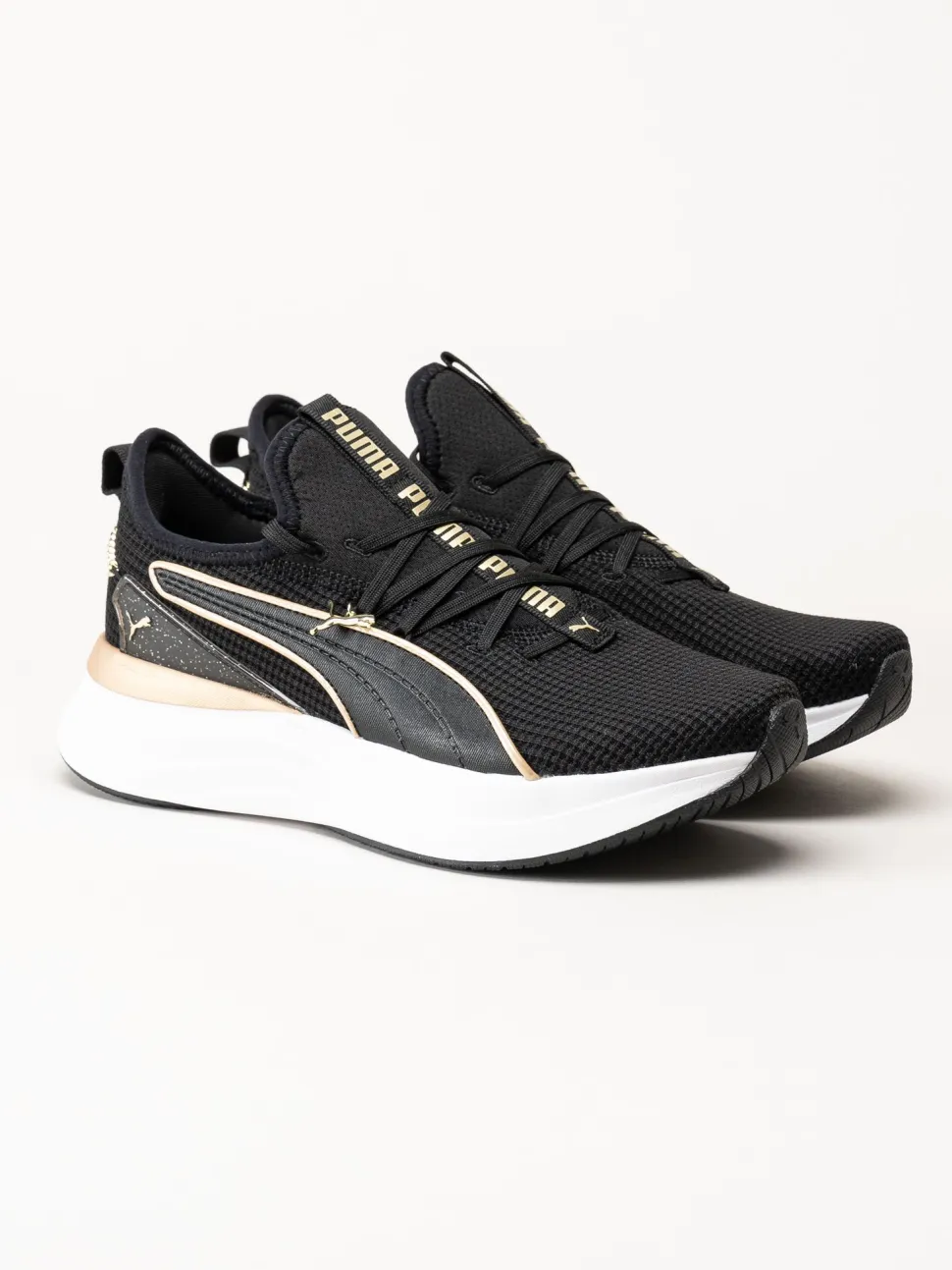 Puma - Softride Sabrina - Svarta sneakers