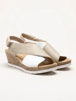 Rieker - Beige och vita kilklackade sandaletter