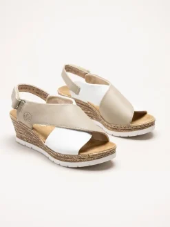 Rieker - Beige och vita kilklackade sandaletter