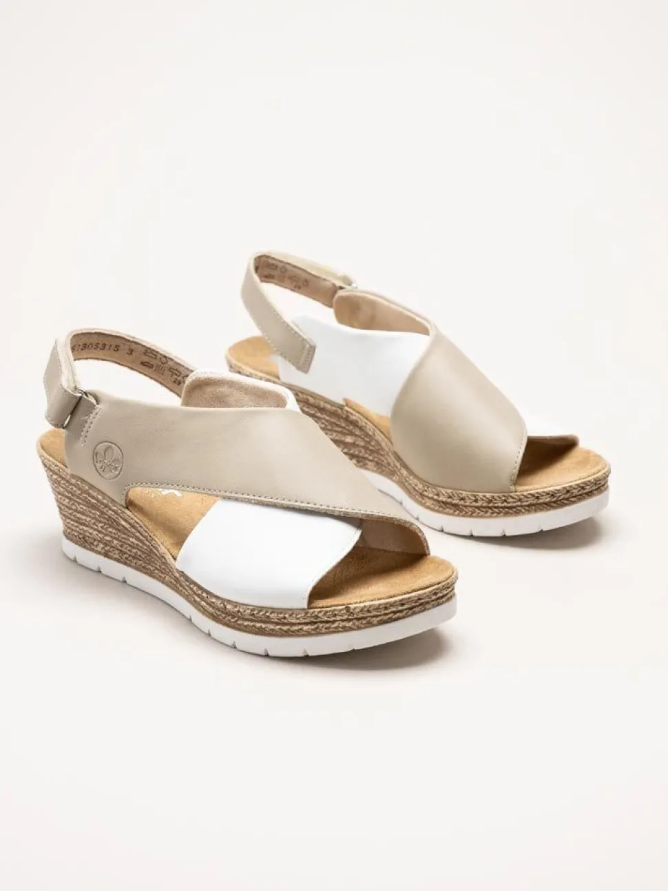 Rieker - Beige och vita kilklackade sandaletter