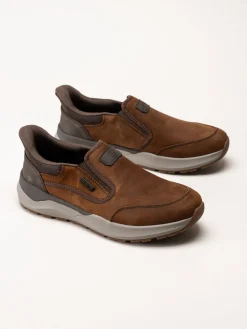 Rieker - Bruna slip on promenadskor i oljad nubuck