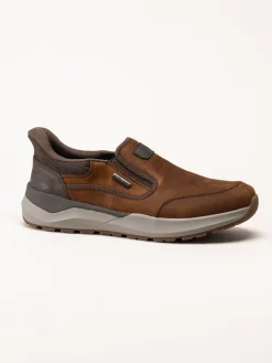 Rieker - Bruna slip on promenadskor i oljad nubuck