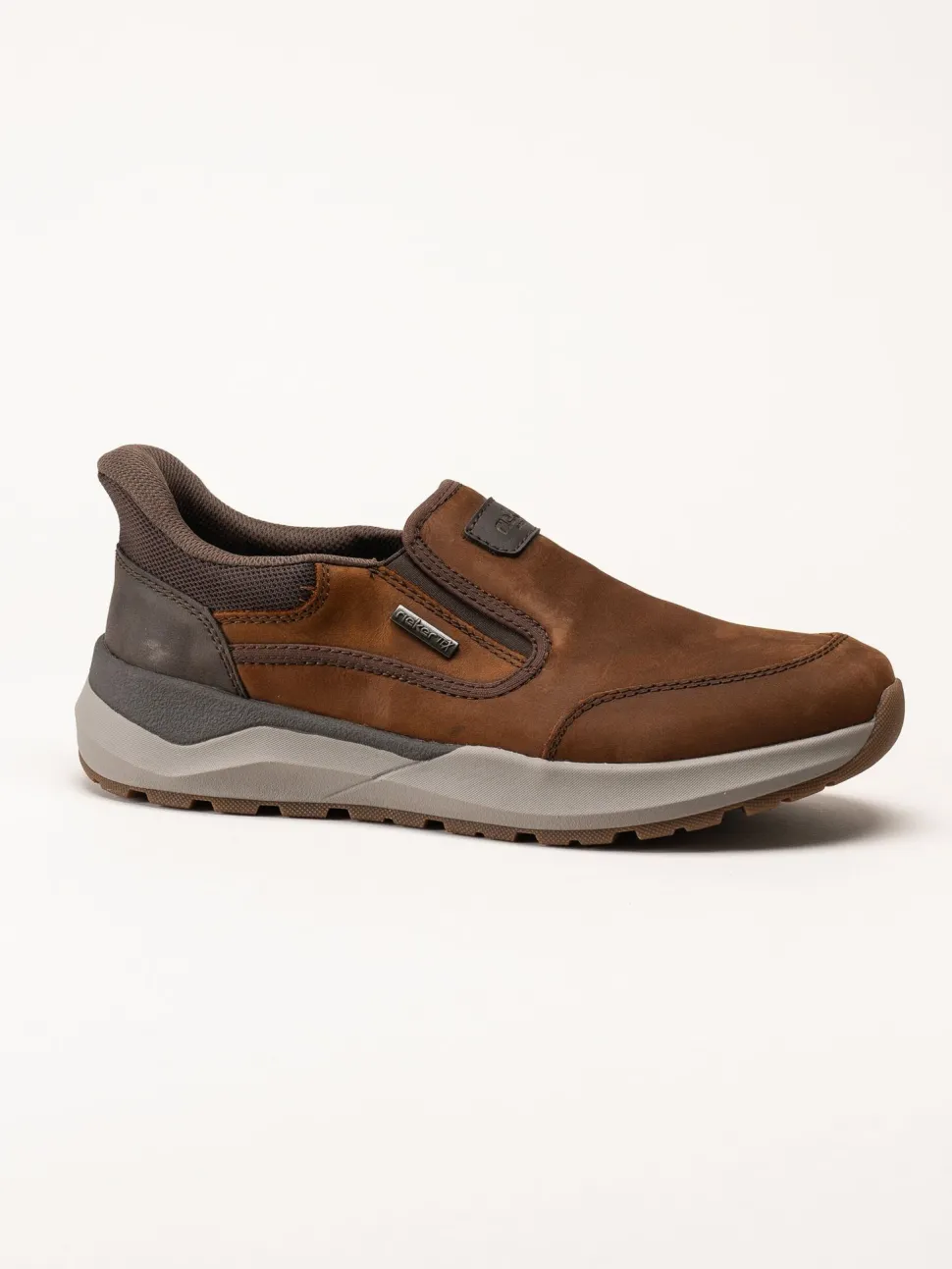 Rieker - Bruna slip on promenadskor i oljad nubuck