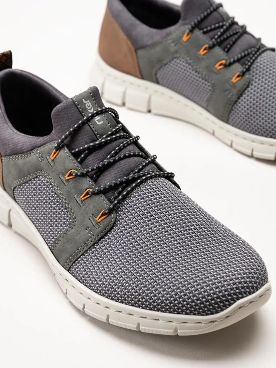 Rieker - Grå slip-on skor i textil
