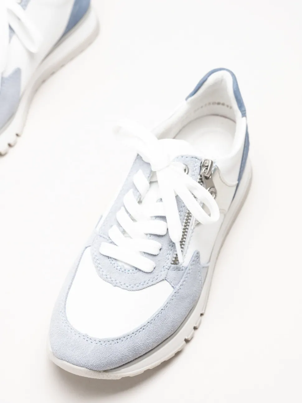 Rieker - Ljusblå sneakers i mocka och skinn