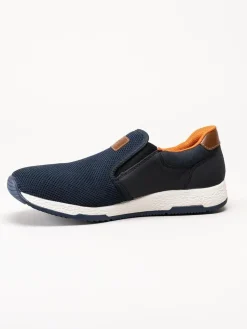Rieker - Mörkblå slip on skor i stickad mesh