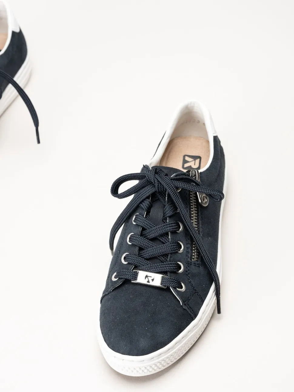 Rieker - Mörkblå sneakers med dragkedja
