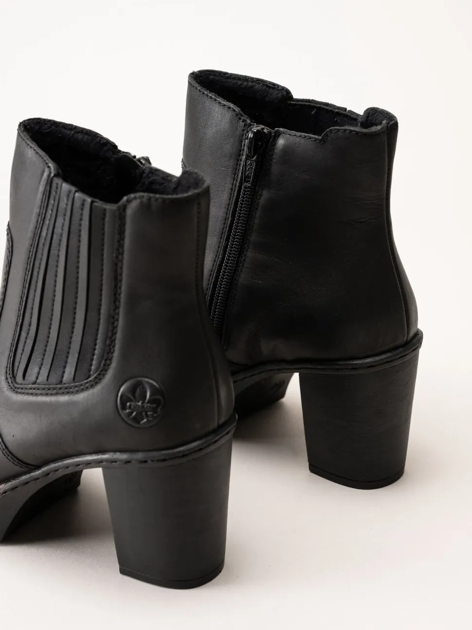 Rieker - Svarta boots i skinn