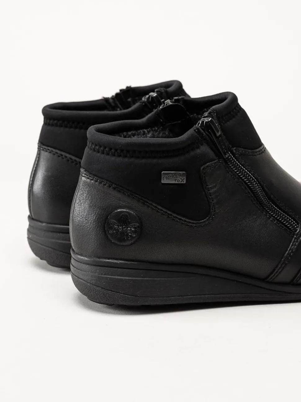 Rieker - Svarta boots i skinn och textil