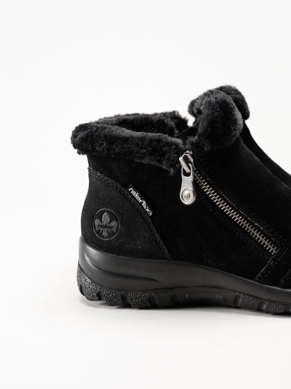 Rieker - Svarta fodrade boots i mocka