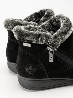 Rieker - Svarta fodrade boots i mocka