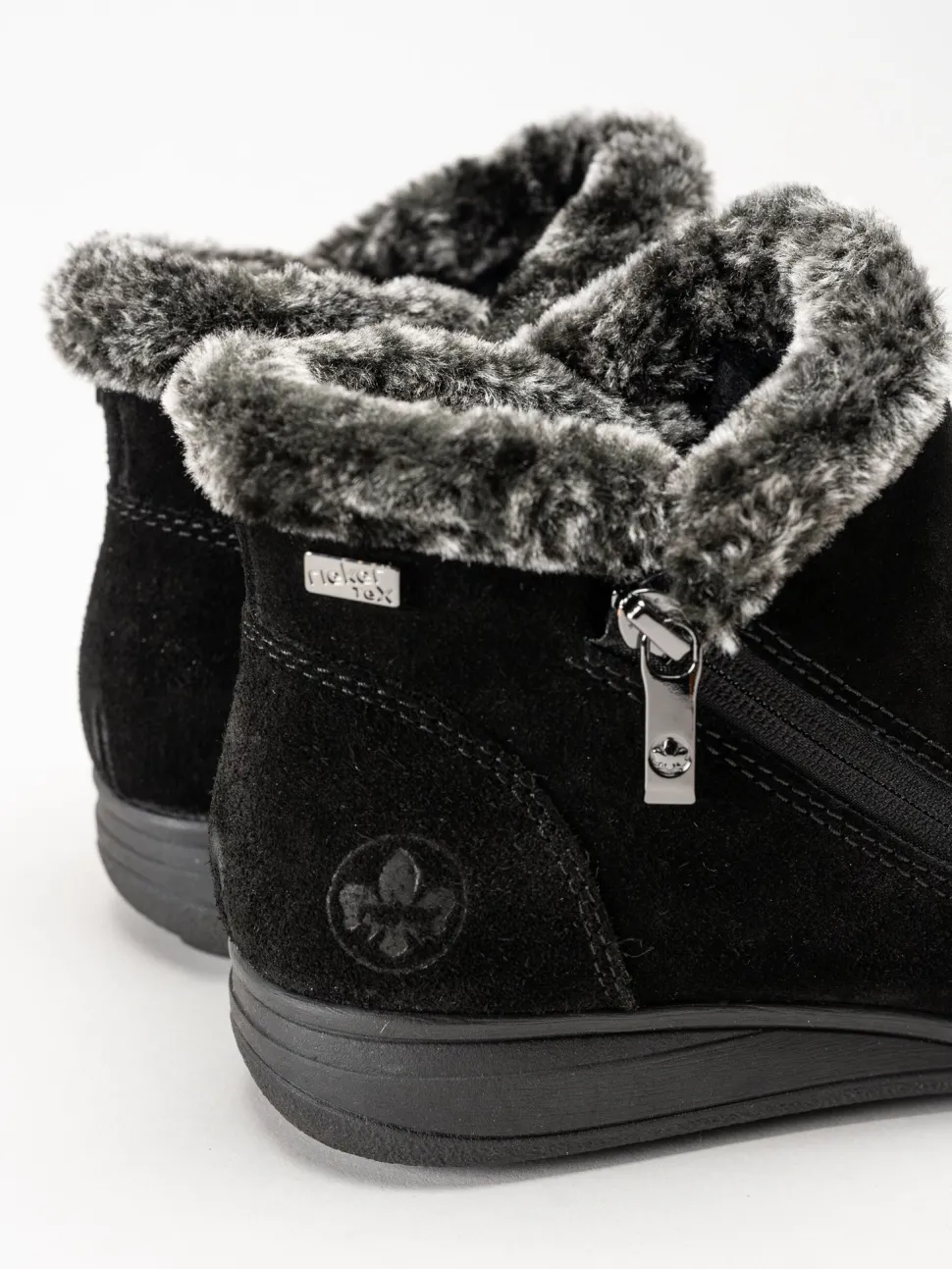 Rieker - Svarta fodrade boots i mocka