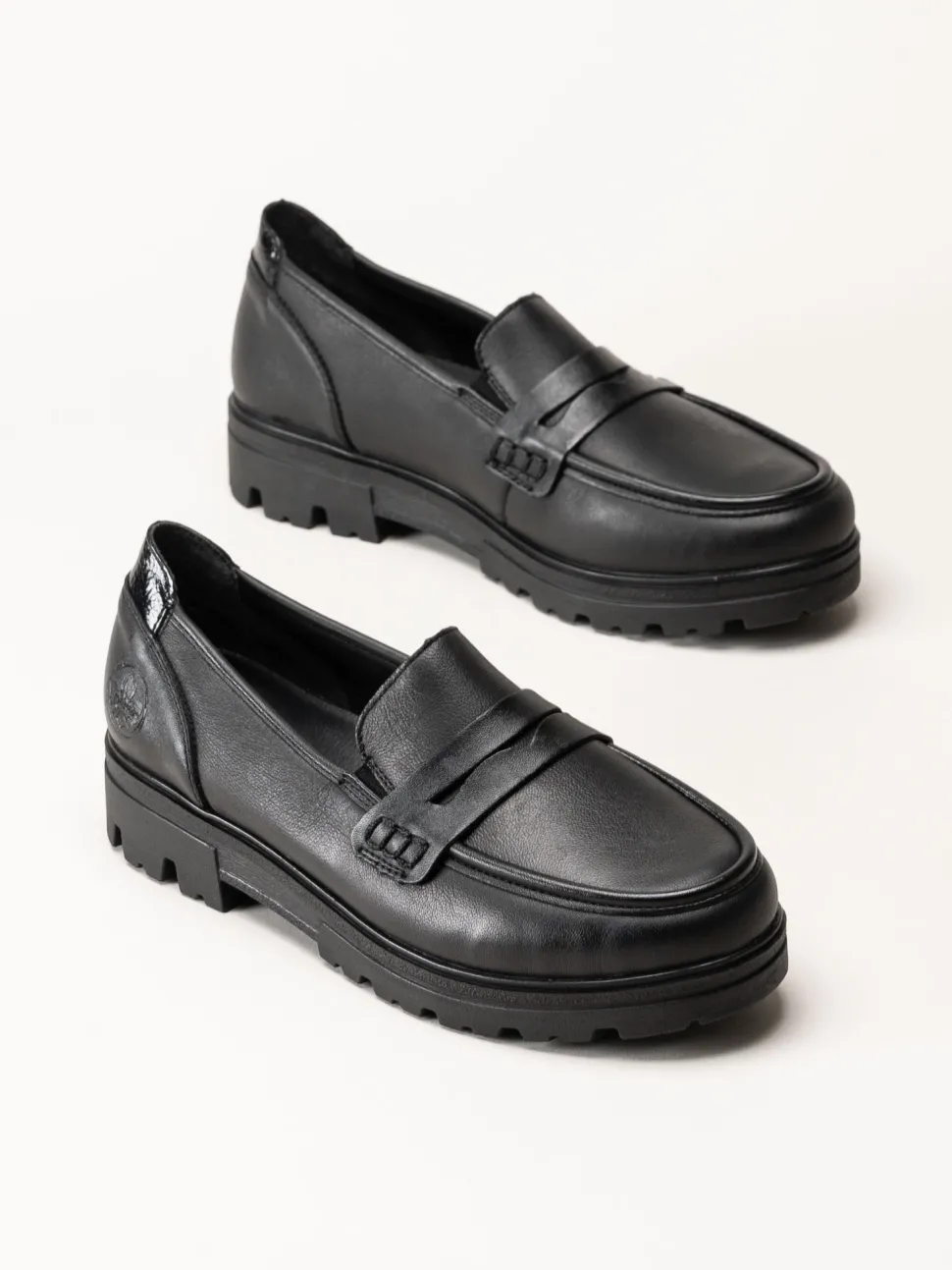 Rieker - Svarta loafers i skinn