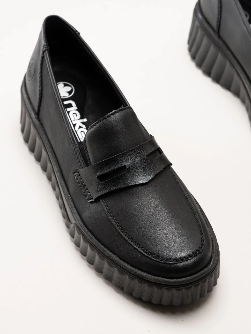 Rieker - Svarta loafers i skinn