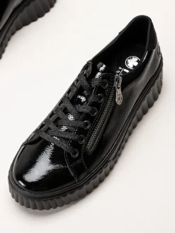 Rieker - Svarta platåsneakers i skinn-lack